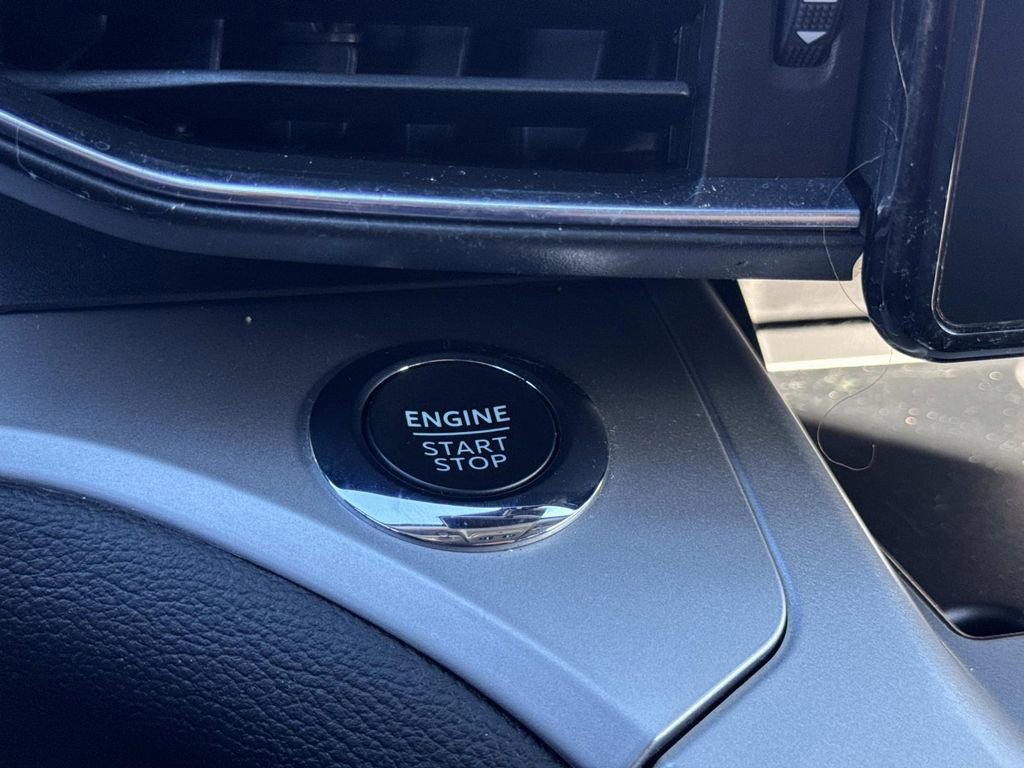 Certified 2022 Ford Explorer XLT w/ Equipment Group 202A image 28