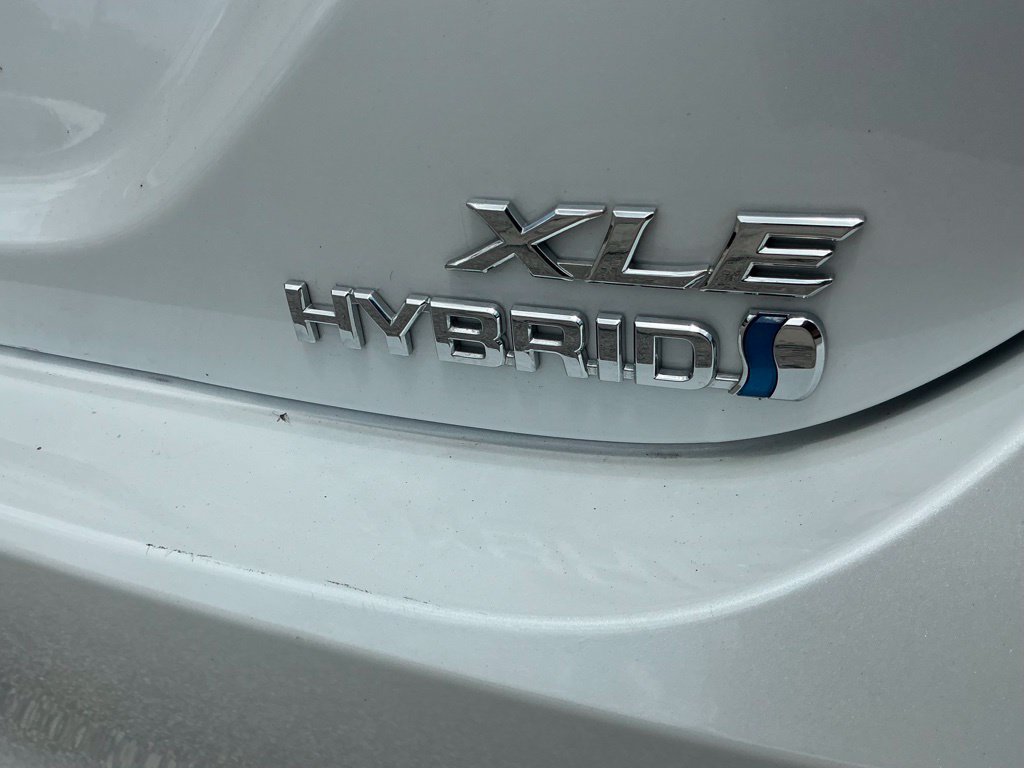 Used 2020 Toyota Camry XLE FWD image 25