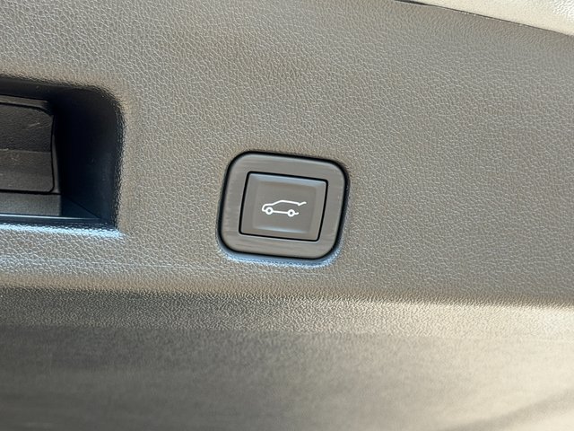 Used 2024 Chevrolet Traverse Z71 w/ Enhanced Driving Package AWD/4WD image 23