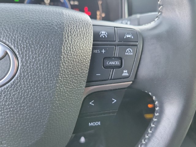 Used 2025 Toyota Camry SE FWD image 6