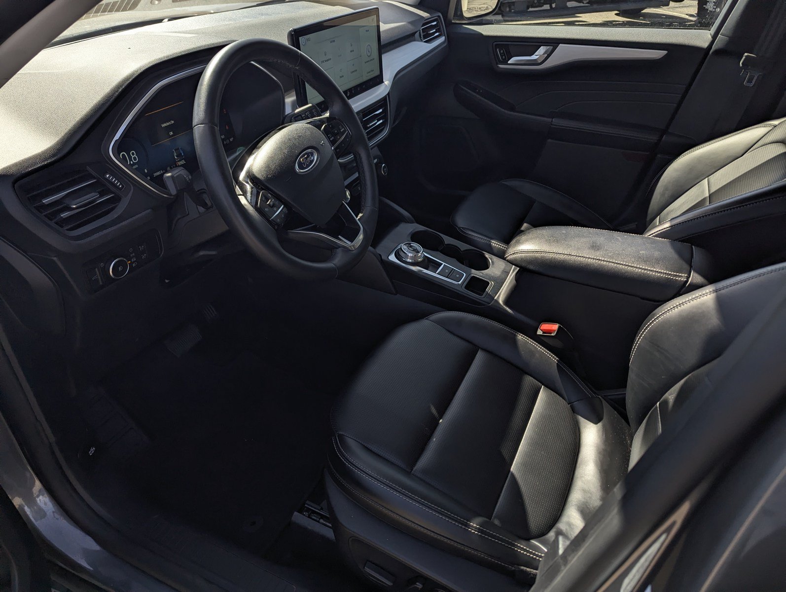 Certified 2025 Ford Escape Platinum AWD/4WD image 9