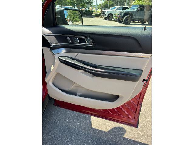 Certified 2019 Ford Explorer XLT w/ Equipment Group 202A FWD image 5