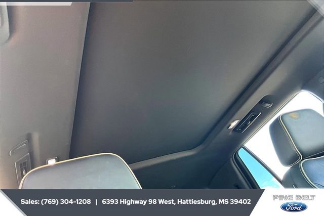 Used 2021 GMC Yukon SLT w/ SLT Luxury Plus Package image 16