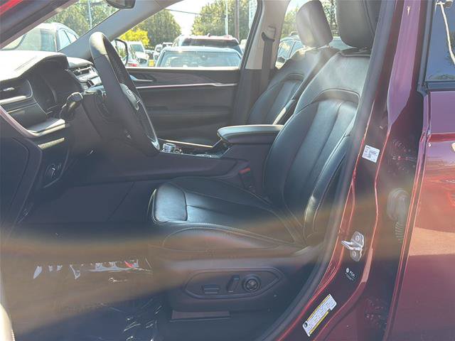 Used 2023 Jeep Grand Cherokee L Limited AWD/4WD image 9
