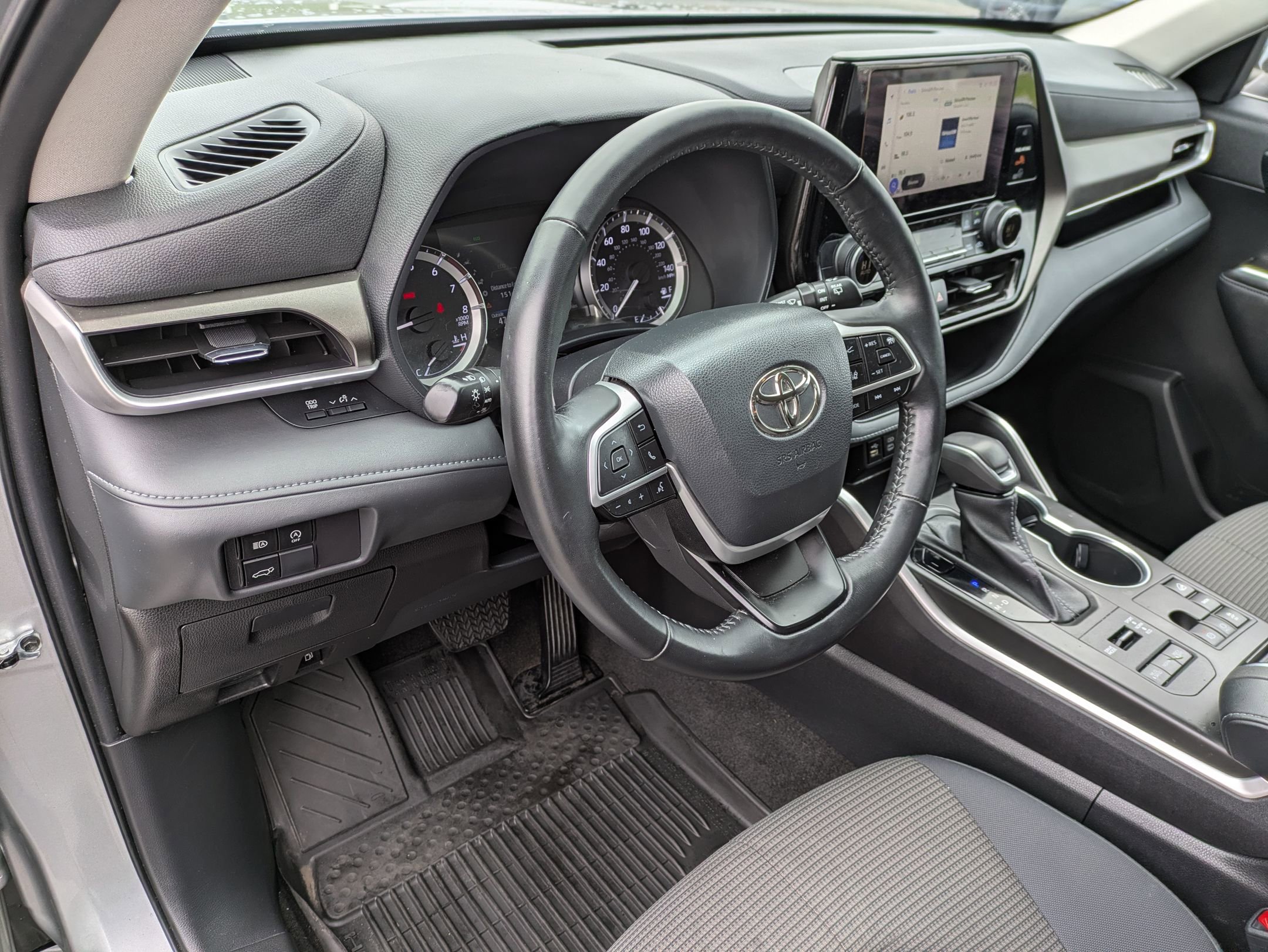 Used 2023 Toyota Highlander LE AWD/4WD image 8