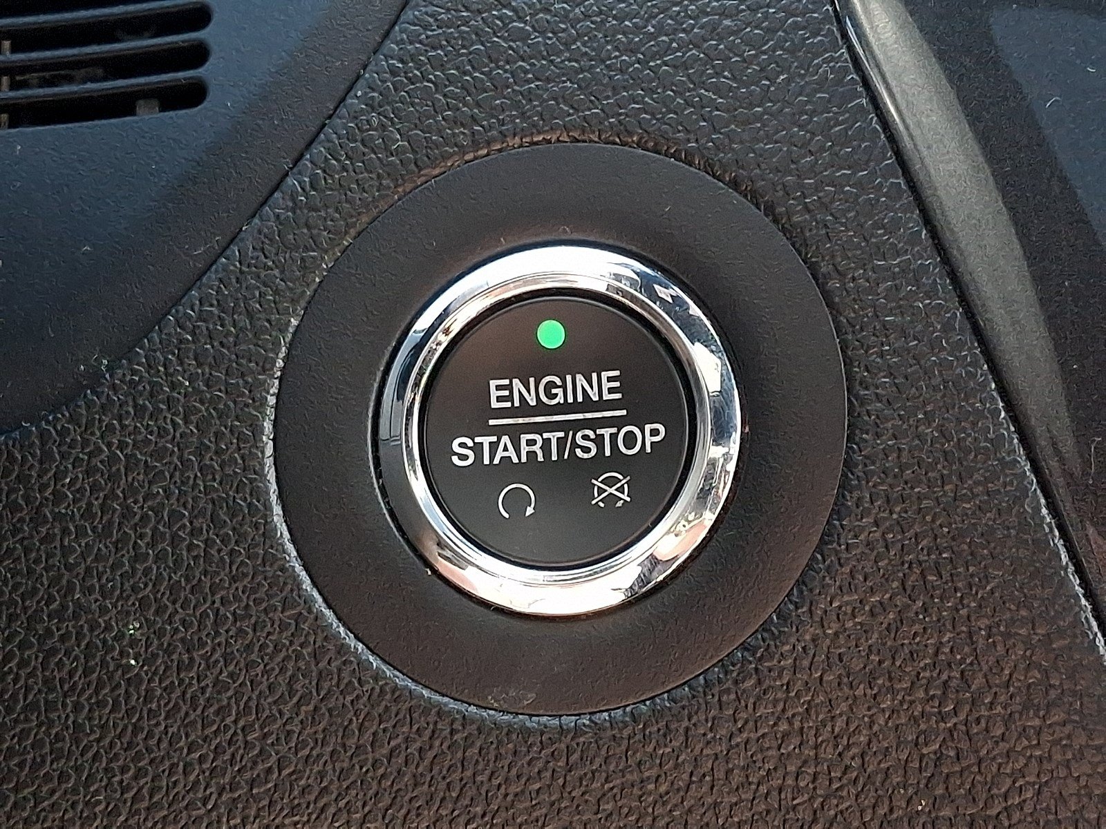 Certified 2019 Ford Explorer Limited w/ Ford Safe & Smart Package FWD image 24