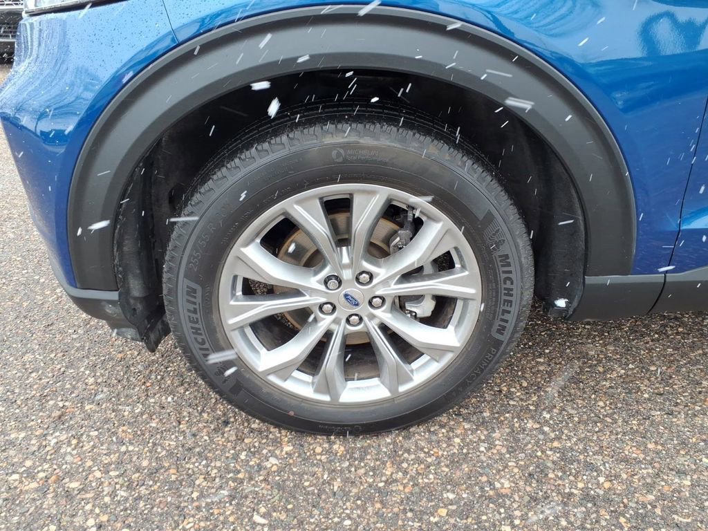 Certified 2022 Ford Explorer Limited w/ Equipment Group 301A image 9