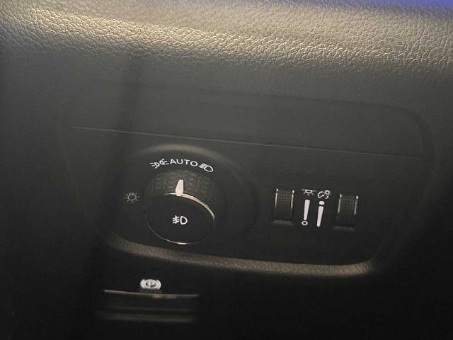 Used 2021 Jeep Grand Cherokee L Summit w/ Luxury Tech Group V image 17