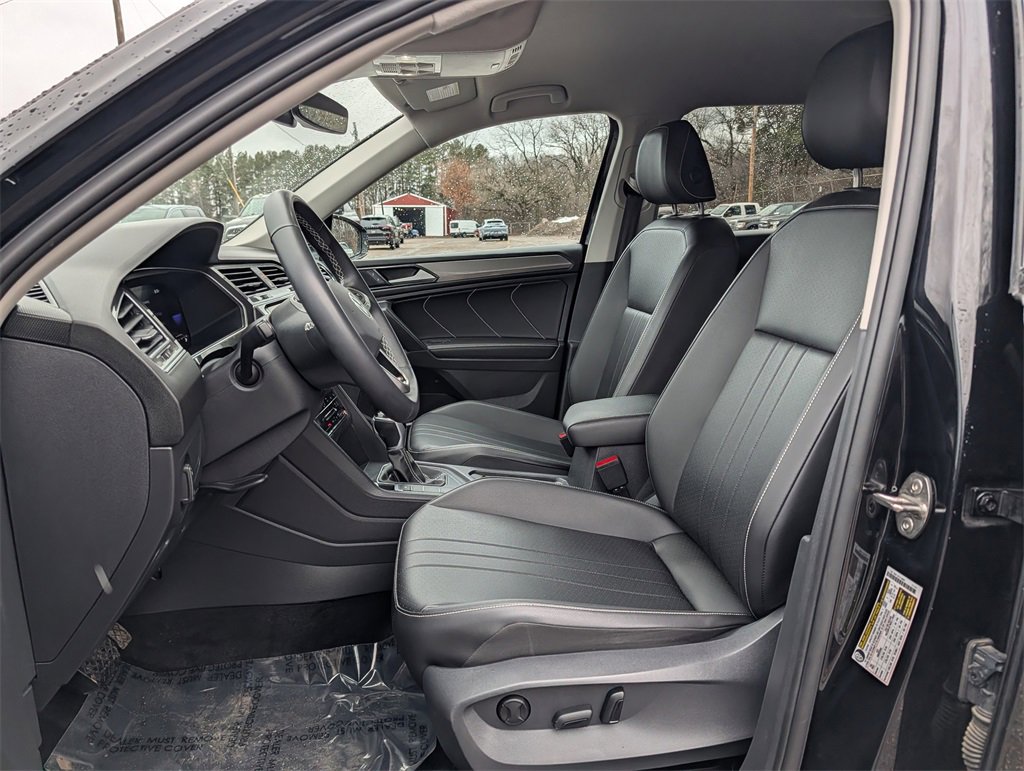 Used 2023 Volkswagen Tiguan SE image 14