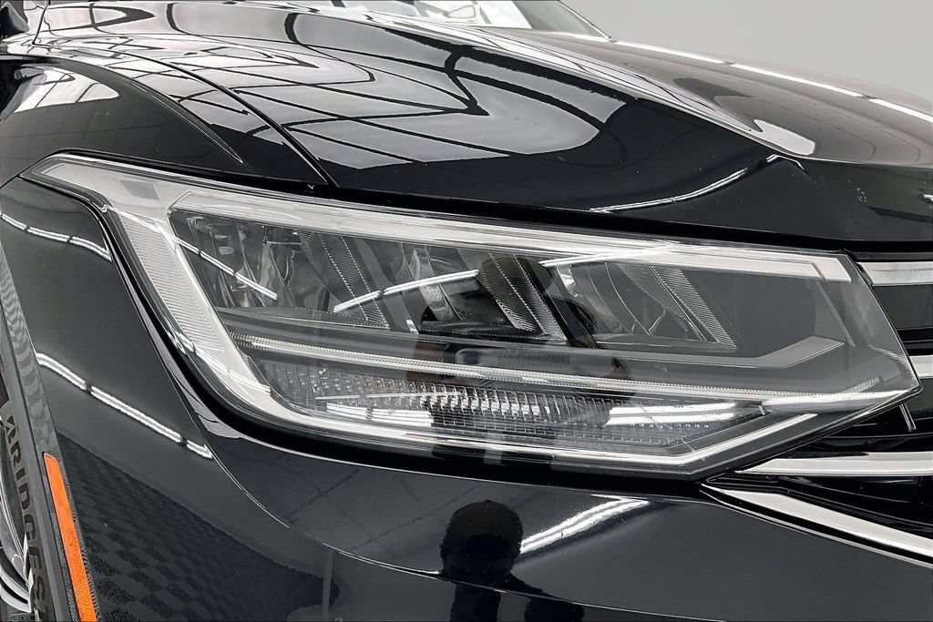 Used 2024 Volkswagen Tiguan Wolfsburg Edition w/ Panoramic Sunroof Package FWD image 30