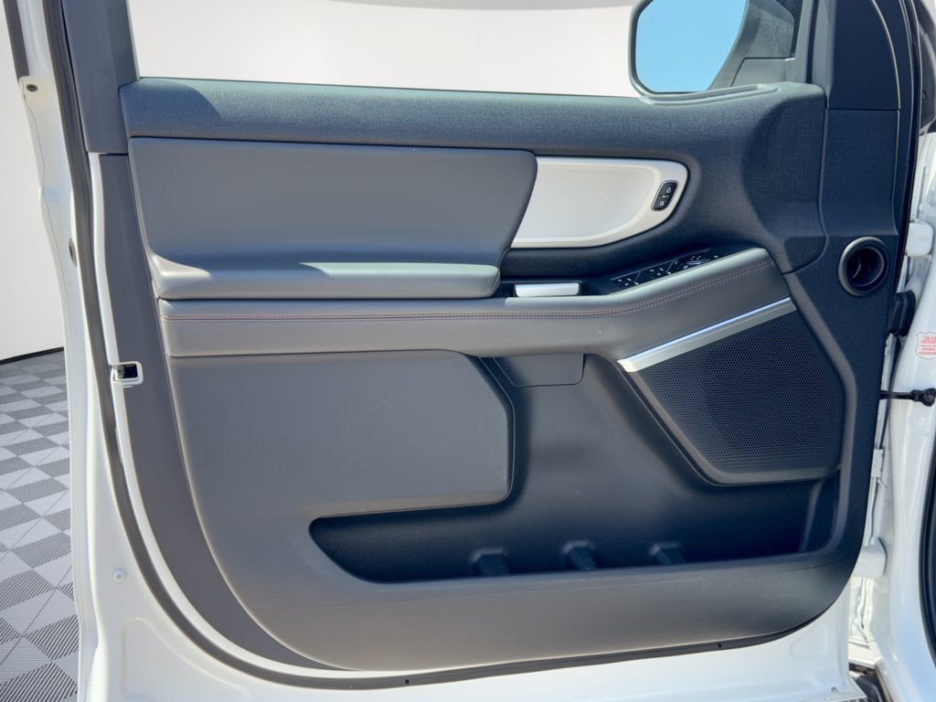 Certified 2025 Ford Expedition Active AWD/4WD image 14