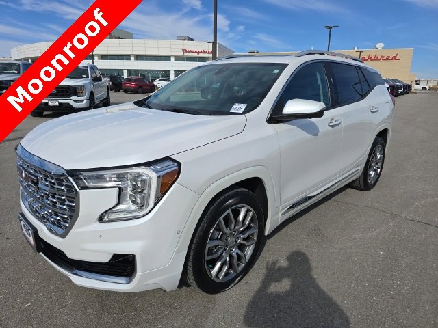 Used 2022 GMC Terrain Denali w/ Denali Premium Package image 1