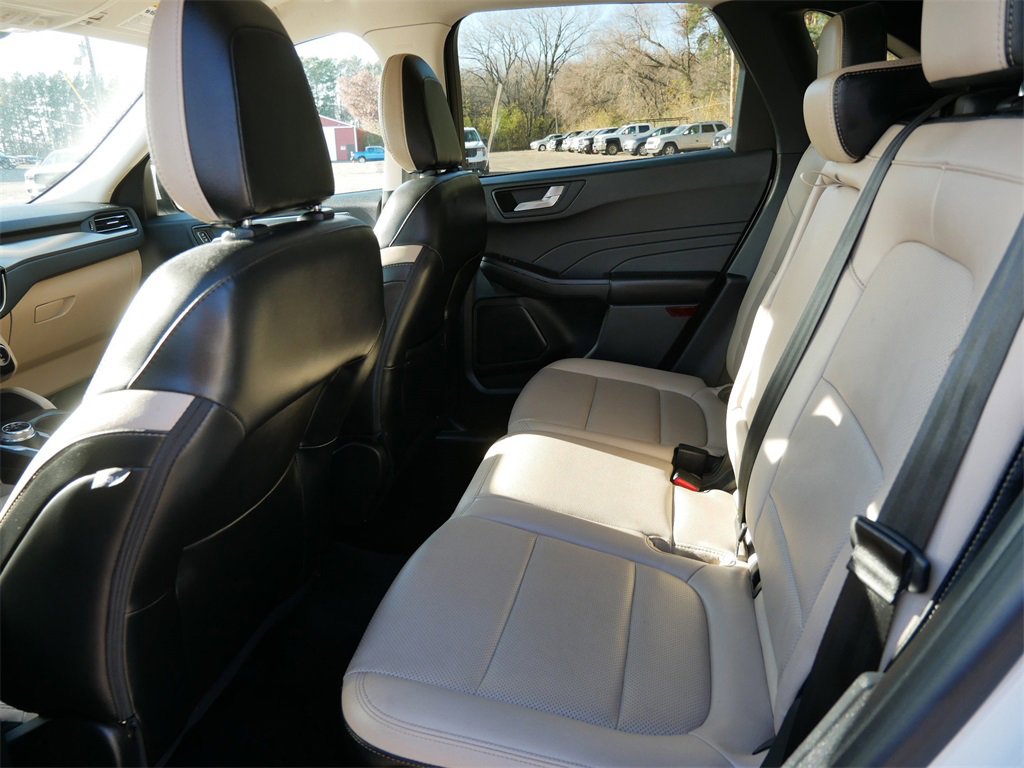 Certified 2022 Ford Escape Titanium image 11