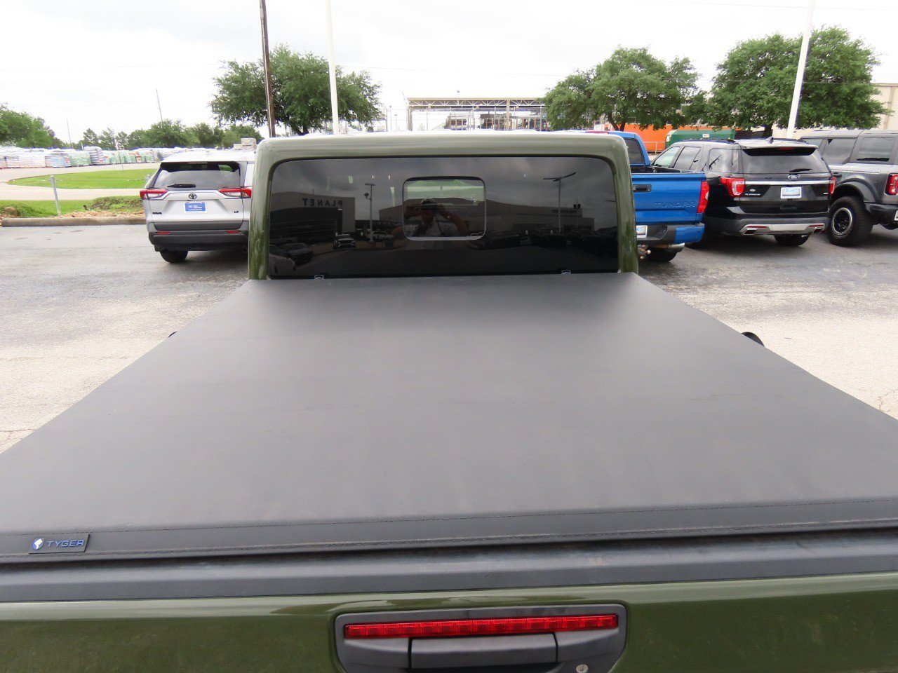 Used 2024 Jeep Gladiator Mojave AWD/4WD image 14