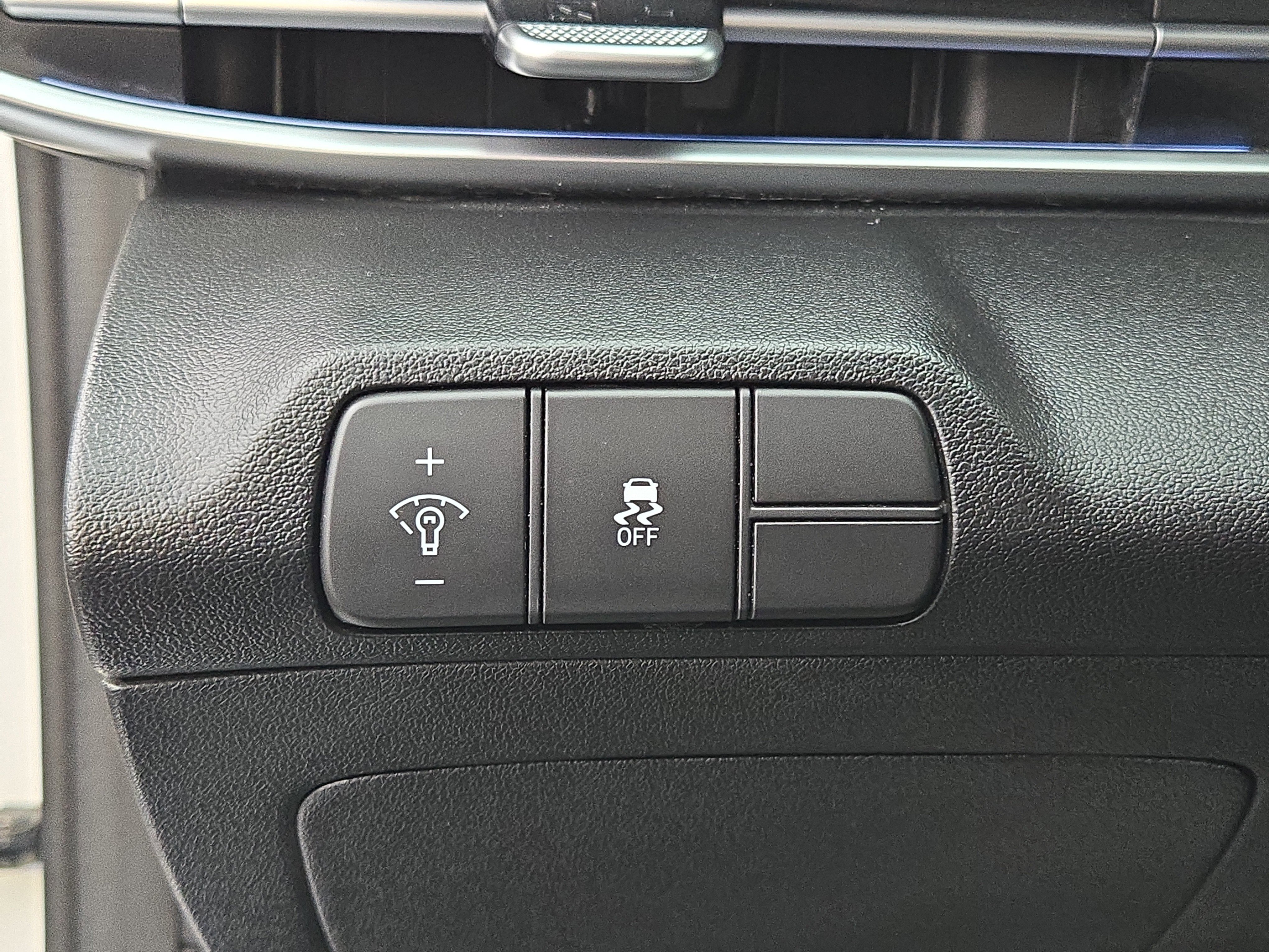 Used 2025 Hyundai Elantra SEL image 23