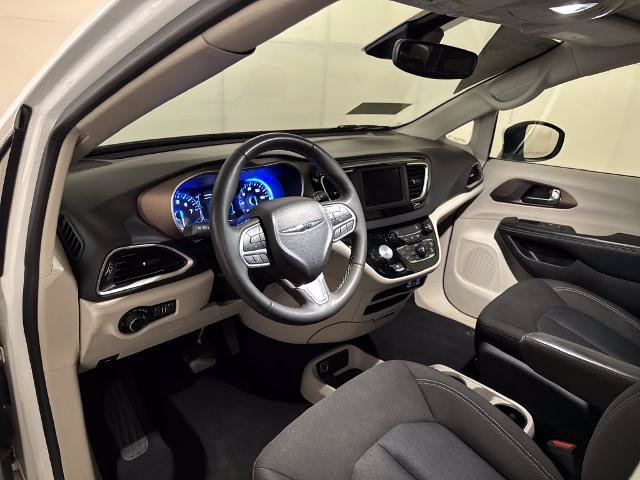 Used 2023 Chrysler Voyager LX FWD image 6