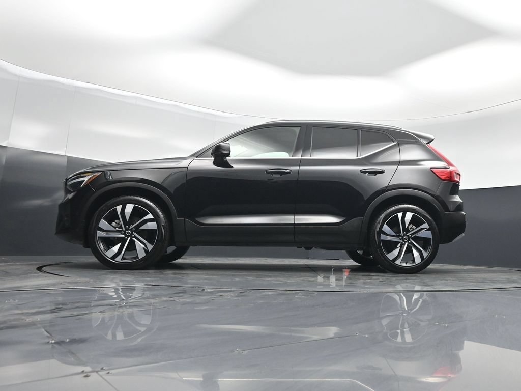 Used 2025 Volvo XC40 B5 Plus AWD/4WD image 53