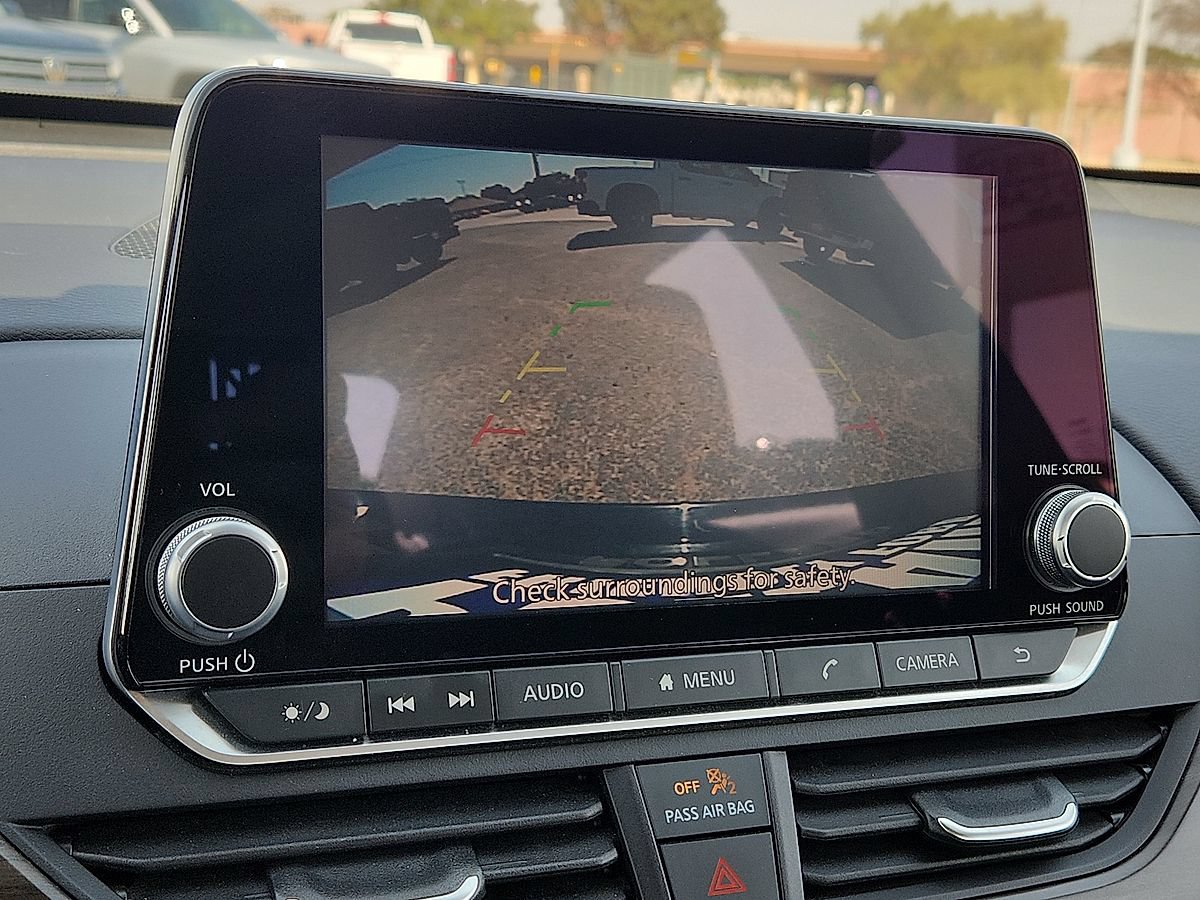 Used 2025 Nissan Altima 2.5 SV FWD image 9