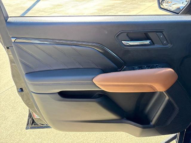 Used 2024 GMC Canyon AT4 w/ Technology Package image 15