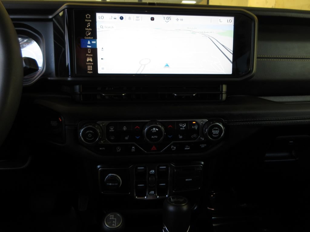 Used 2024 Jeep Wrangler Unlimited Sahara w/ Technology Group AWD/4WD image 18