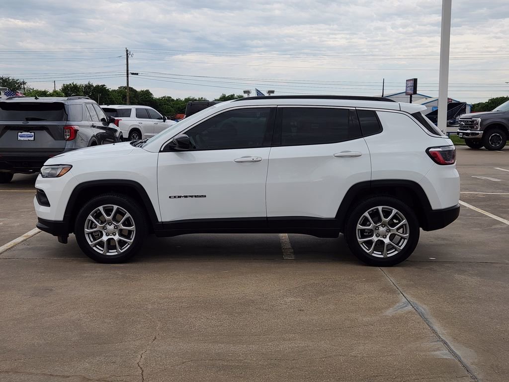 Used 2024 Jeep Compass Latitude AWD/4WD image 4