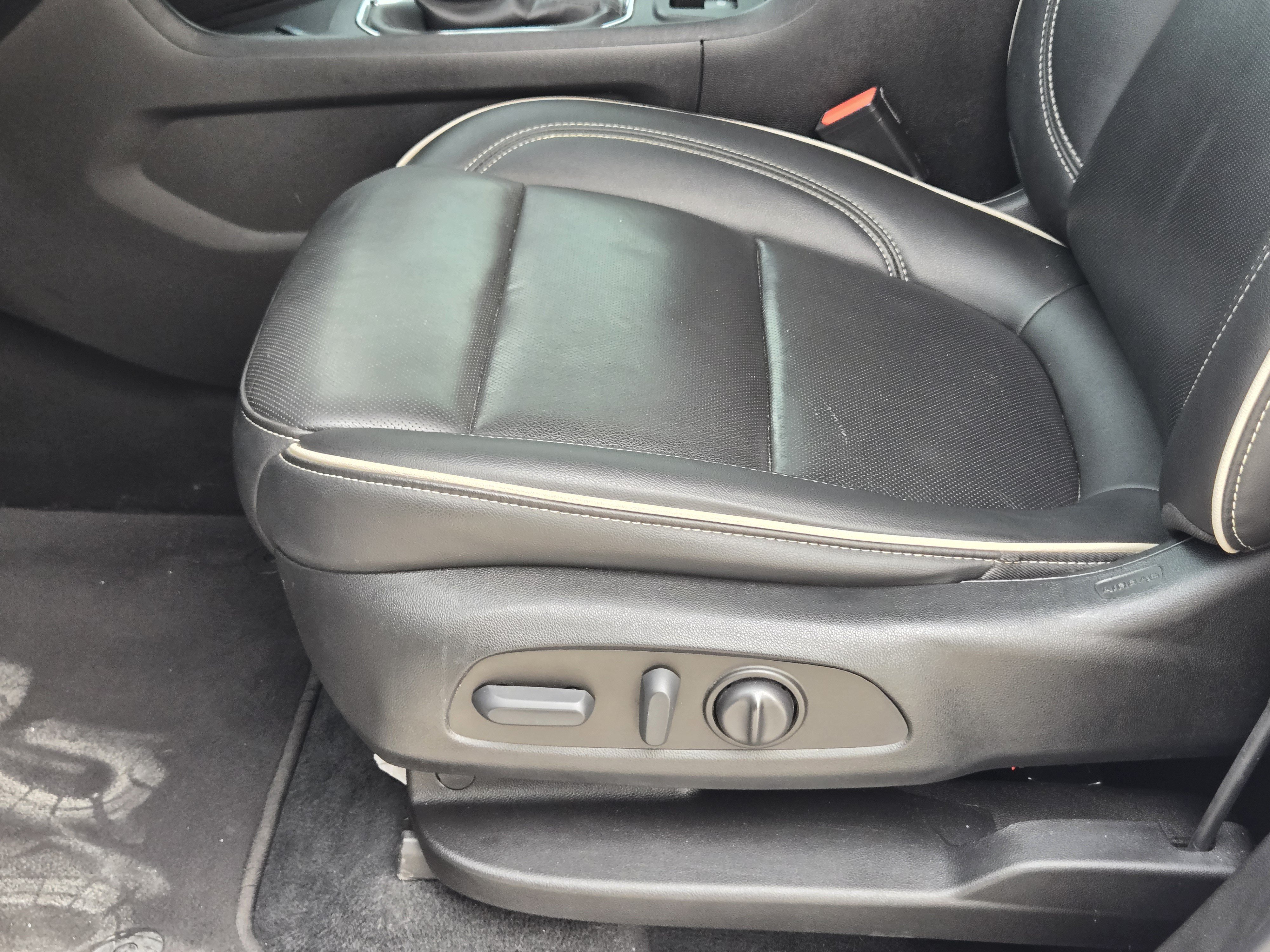 Used 2023 Chevrolet Traverse Premier w/ Redline Edition FWD image 23