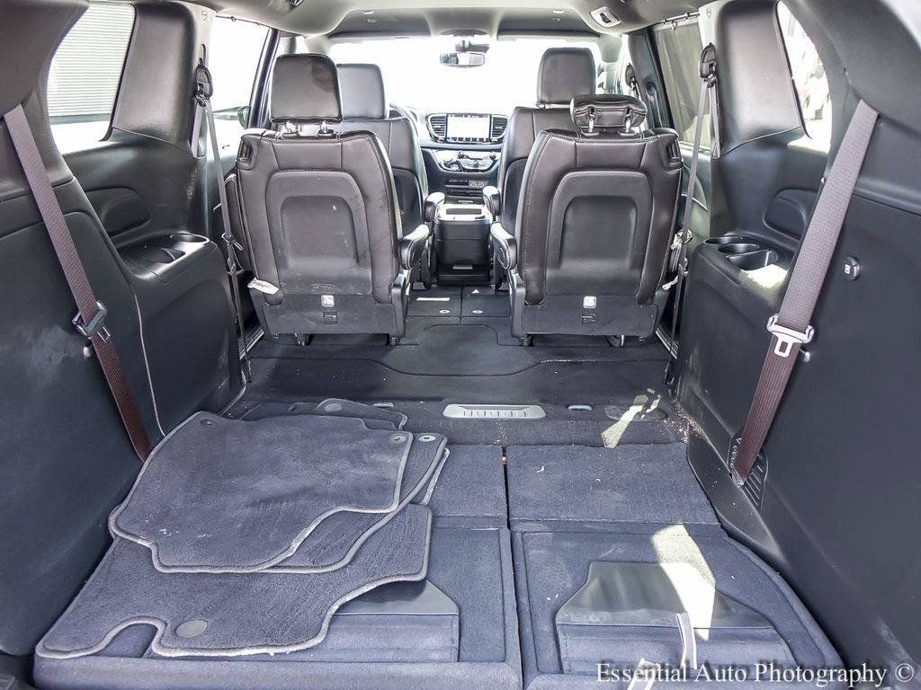 Used 2025 Chrysler Pacifica Select FWD image 19