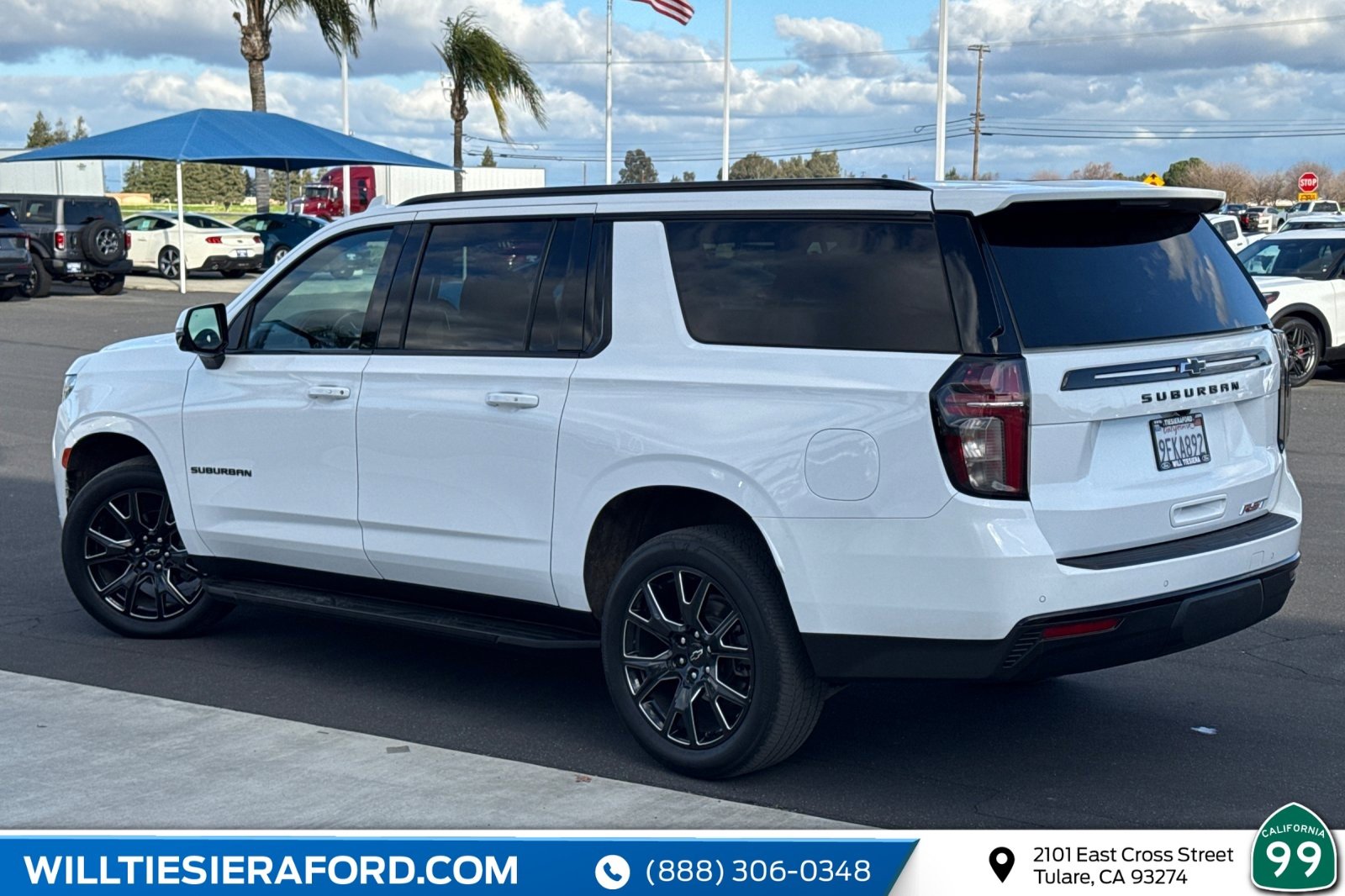 Used 2023 Chevrolet Suburban RST w/ Luxury Package image 5