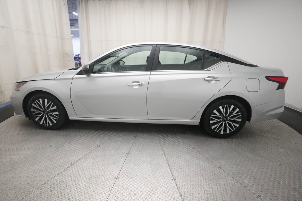 Used 2024 Nissan Altima 2.5 SV FWD image 23