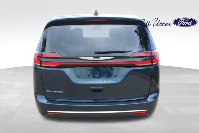 Used 2024 Chrysler Pacifica Touring-L FWD image 6