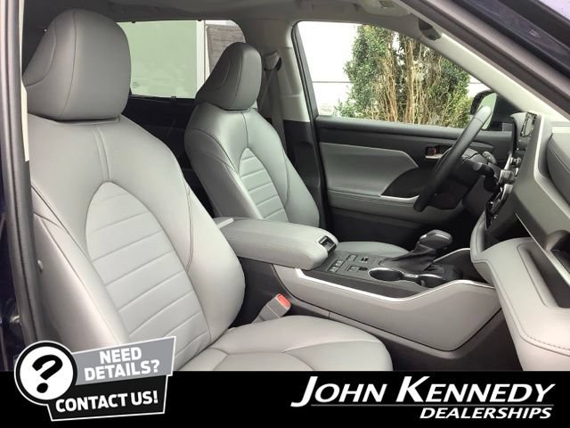 Used 2022 Toyota Highlander XLE AWD/4WD image 25