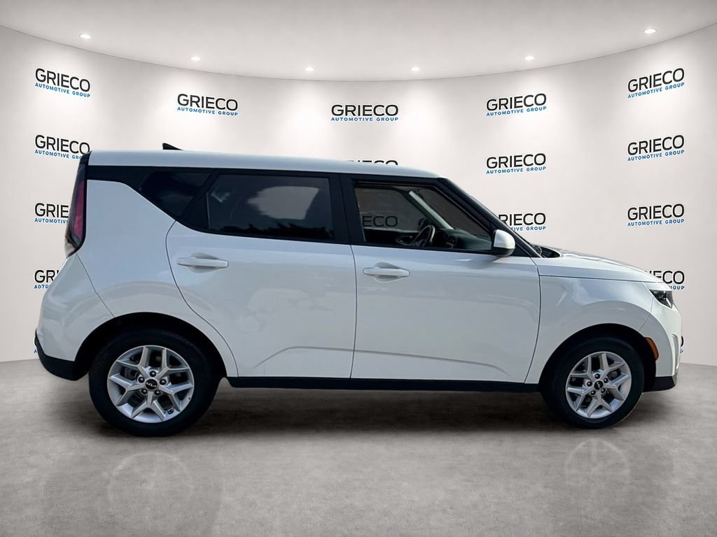 Used 2025 Kia Soul LX w/ LX Technology Package FWD image 8