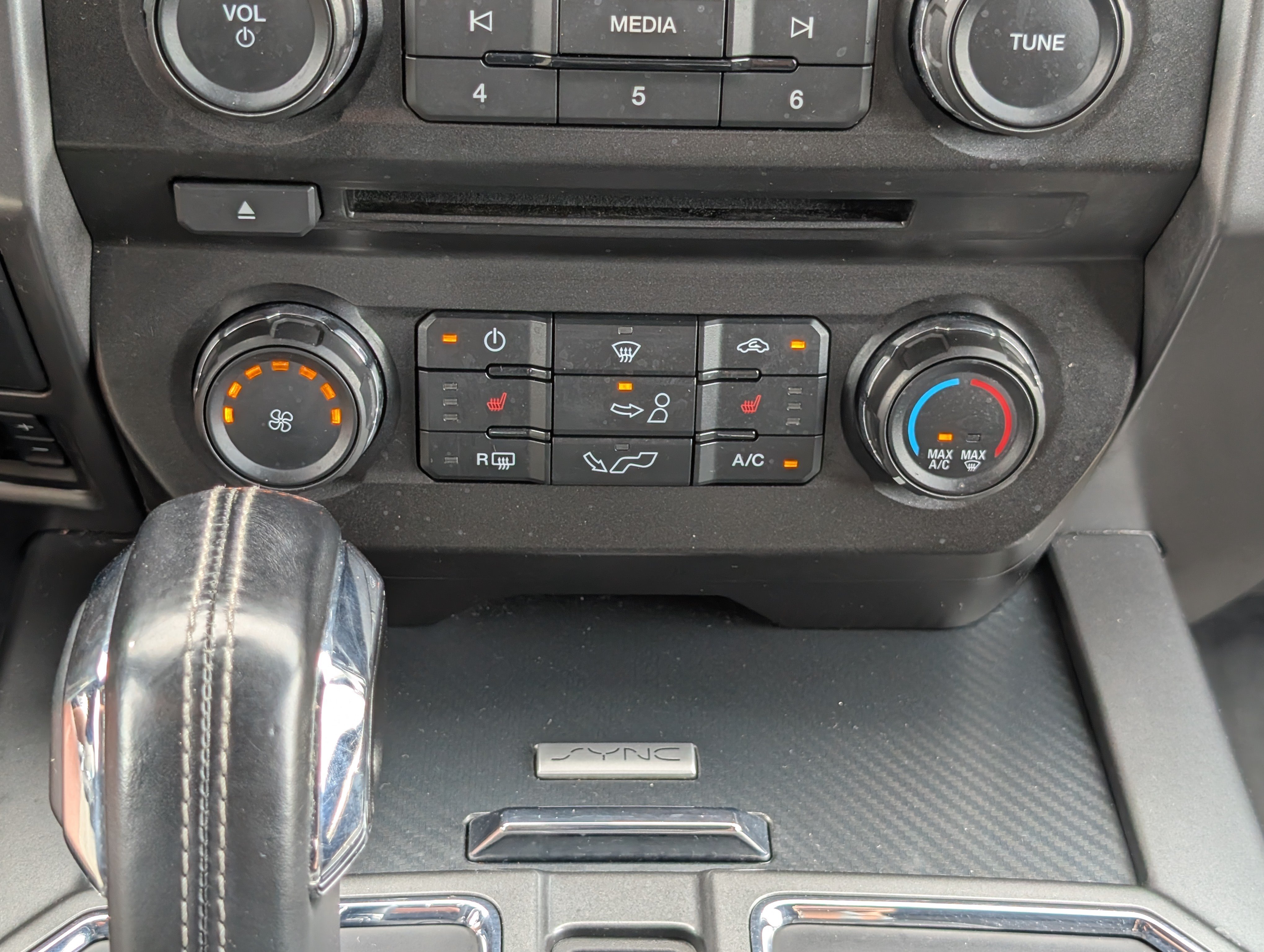 Certified 2018 Ford F150 XLT w/ Equipment Group 302A Luxury AWD/4WD image 23