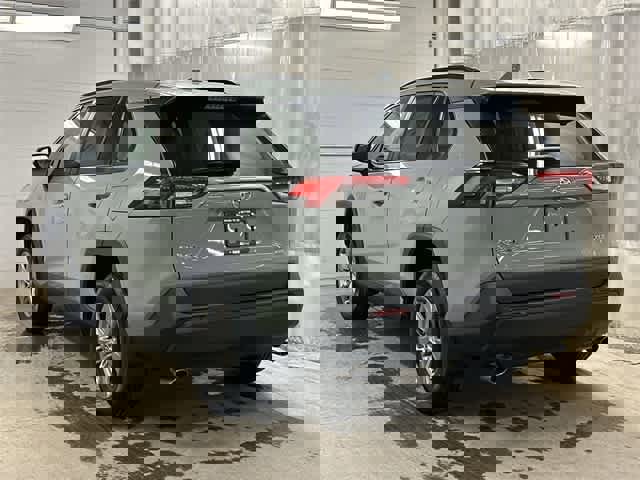 Used 2022 Toyota RAV4 XLE w/ Convenience Package image 3