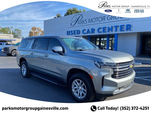 Used 2024 Chevrolet Suburban LT image 1