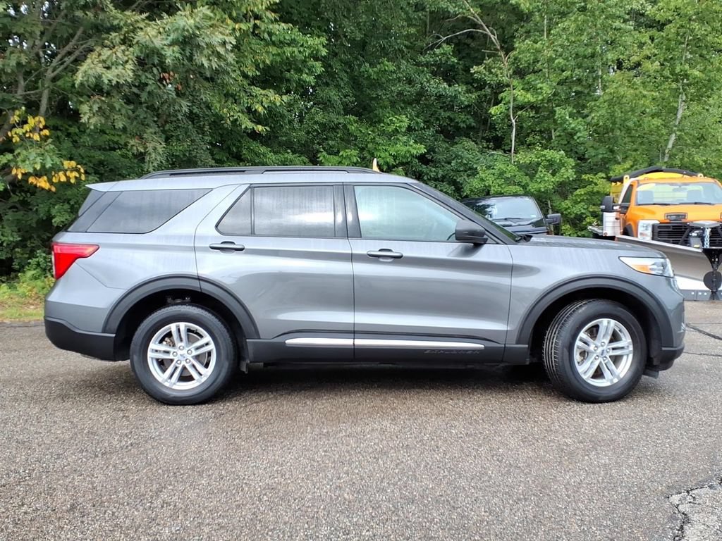 Certified 2023 Ford Explorer XLT AWD/4WD image 3