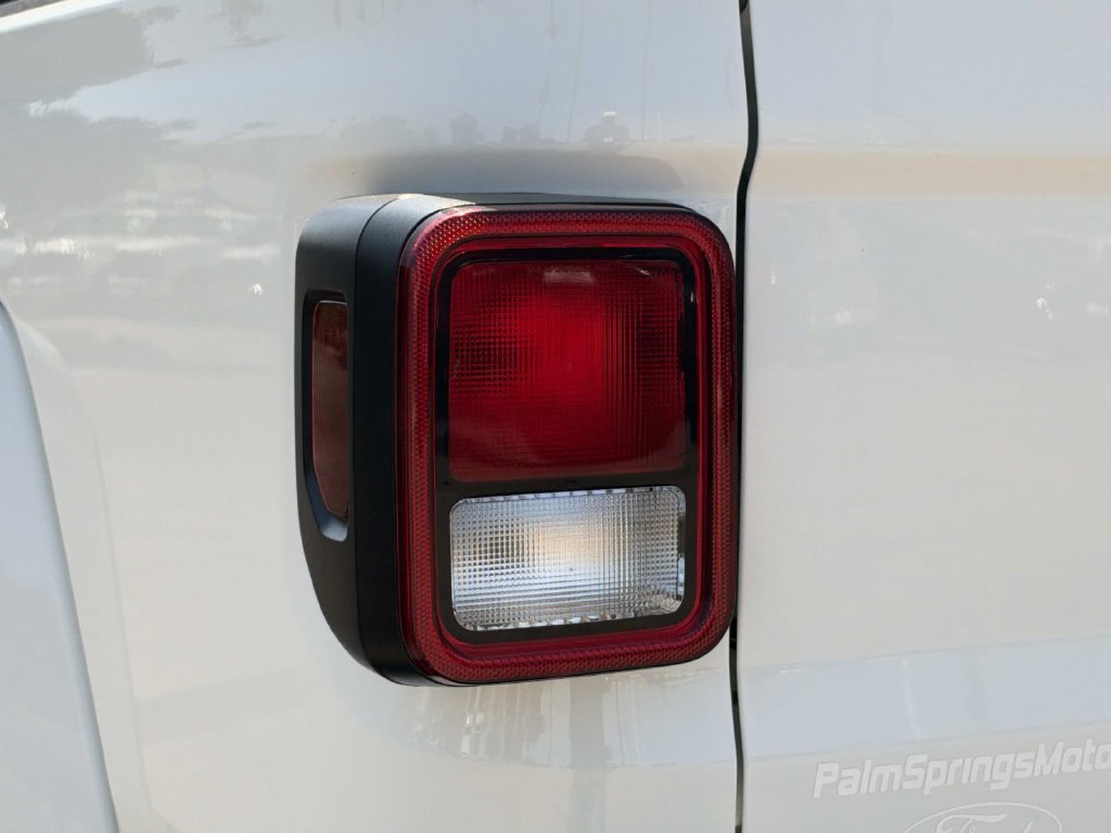 Used 2023 Jeep Gladiator Sport AWD/4WD image 8