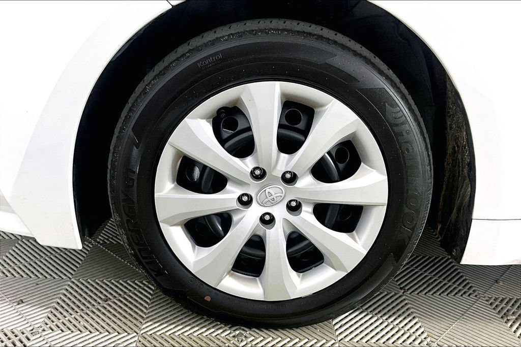 Used 2026 Toyota Corolla LE FWD image 7