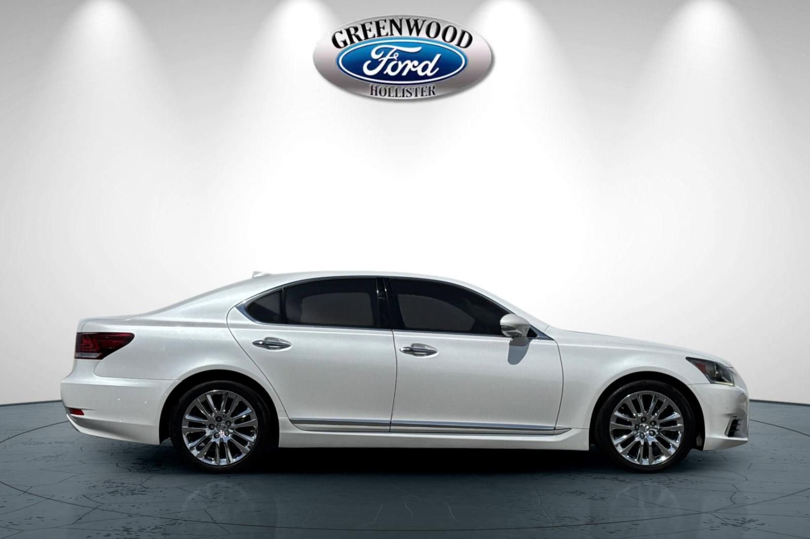 Used 2017 Lexus LS 460 w/ Comfort Package image 3