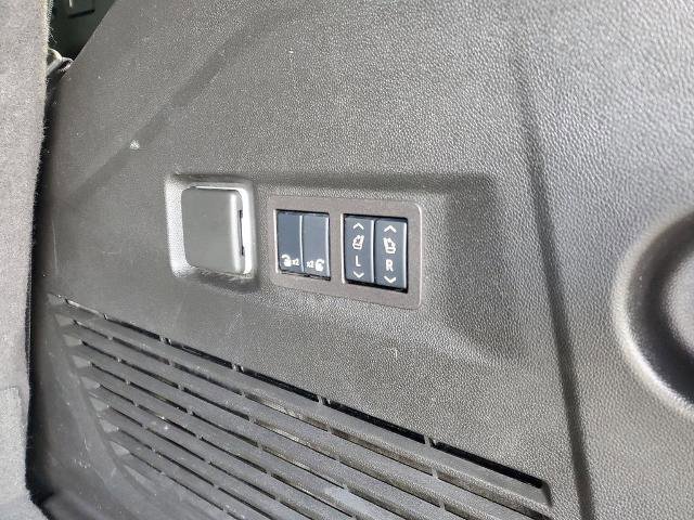 Used 2024 Chevrolet Tahoe Z71 w/ Luxury Package image 31