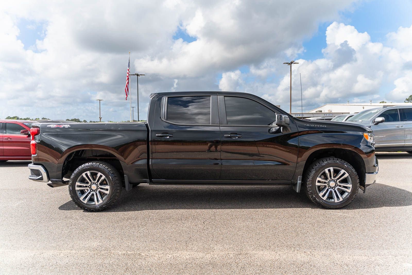 Used 2023 Chevrolet Silverado 1500 LT AWD/4WD image 8