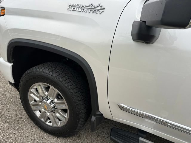 Used 2024 Chevrolet Silverado 2500 High Country w/ High Country Premium Package AWD/4WD image 7