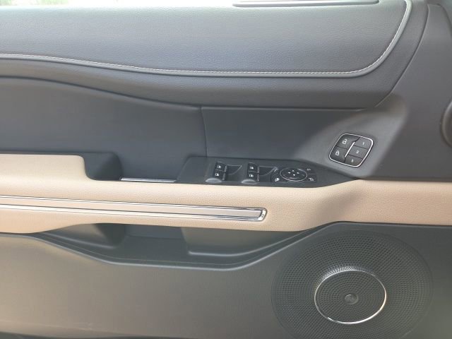 Certified 2023 Ford Expedition Limited image 13