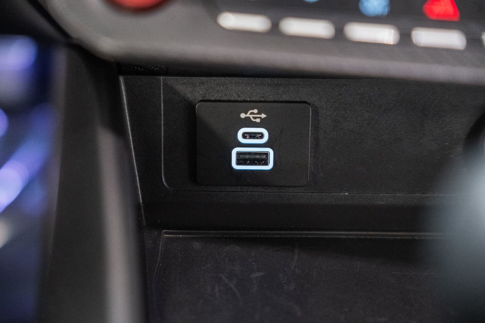 Certified 2025 Ford Mustang Premium w/ Wheel & Stripe Package image 28