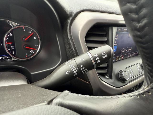 Used 2021 GMC Acadia AT4 w/ Technology Package AWD/4WD image 25