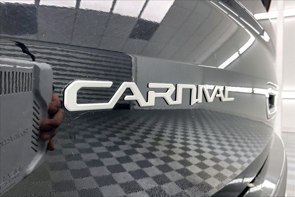Used 2023 Kia Carnival LX FWD image 8