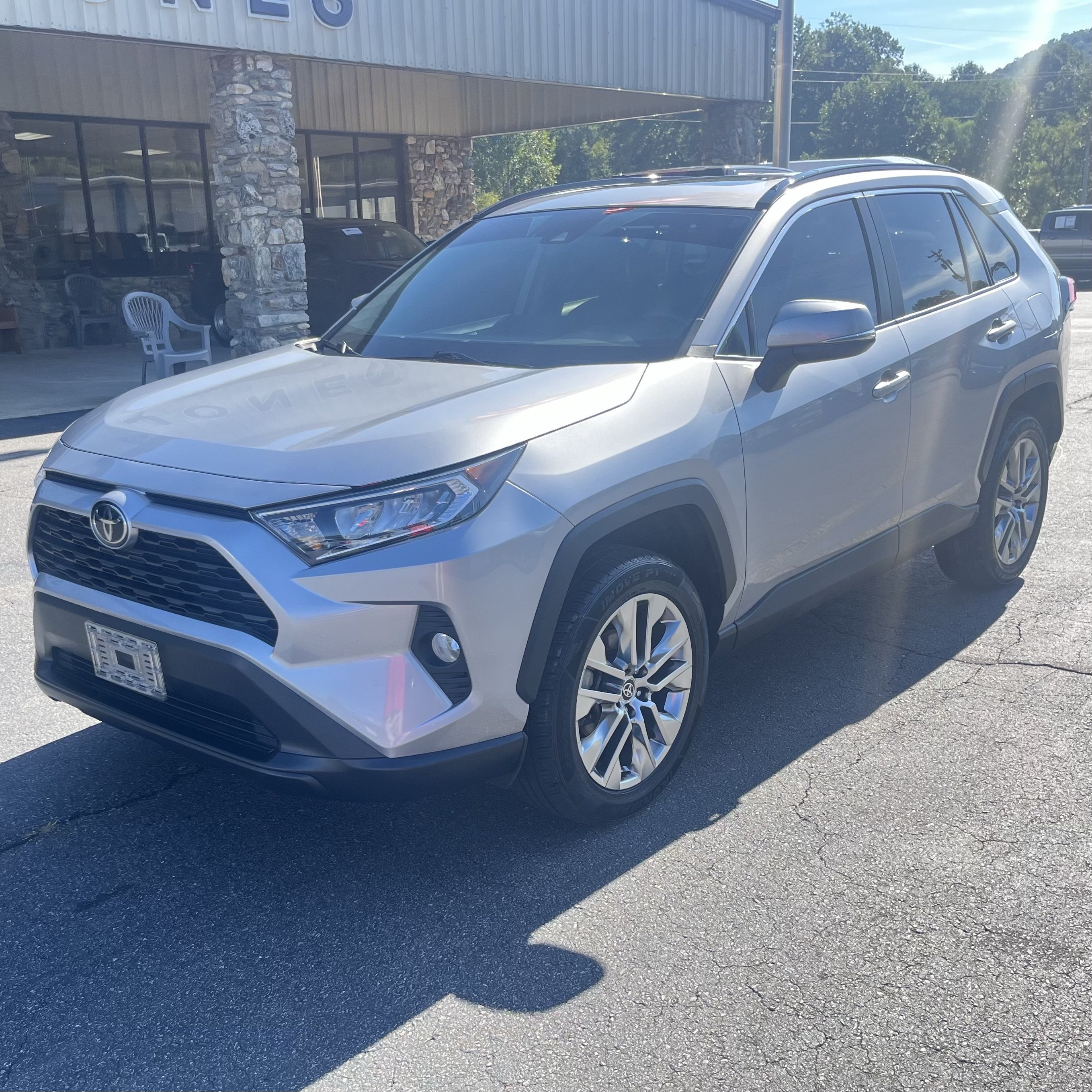 Used 2021 Toyota RAV4 XLE Premium AWD/4WD image 2