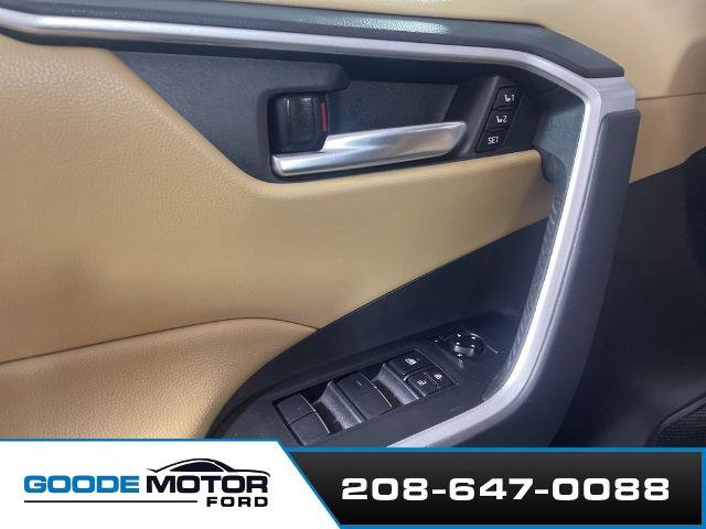 Used 2021 Toyota RAV4 XLE Premium AWD/4WD image 9