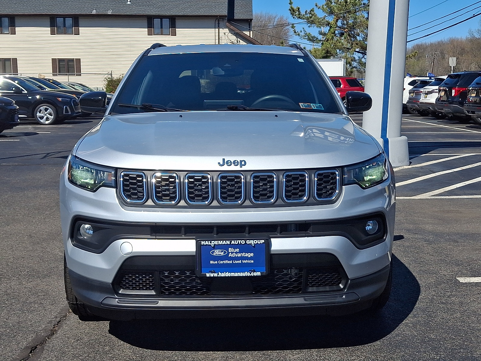 Used 2024 Jeep Compass Latitude AWD/4WD image 2