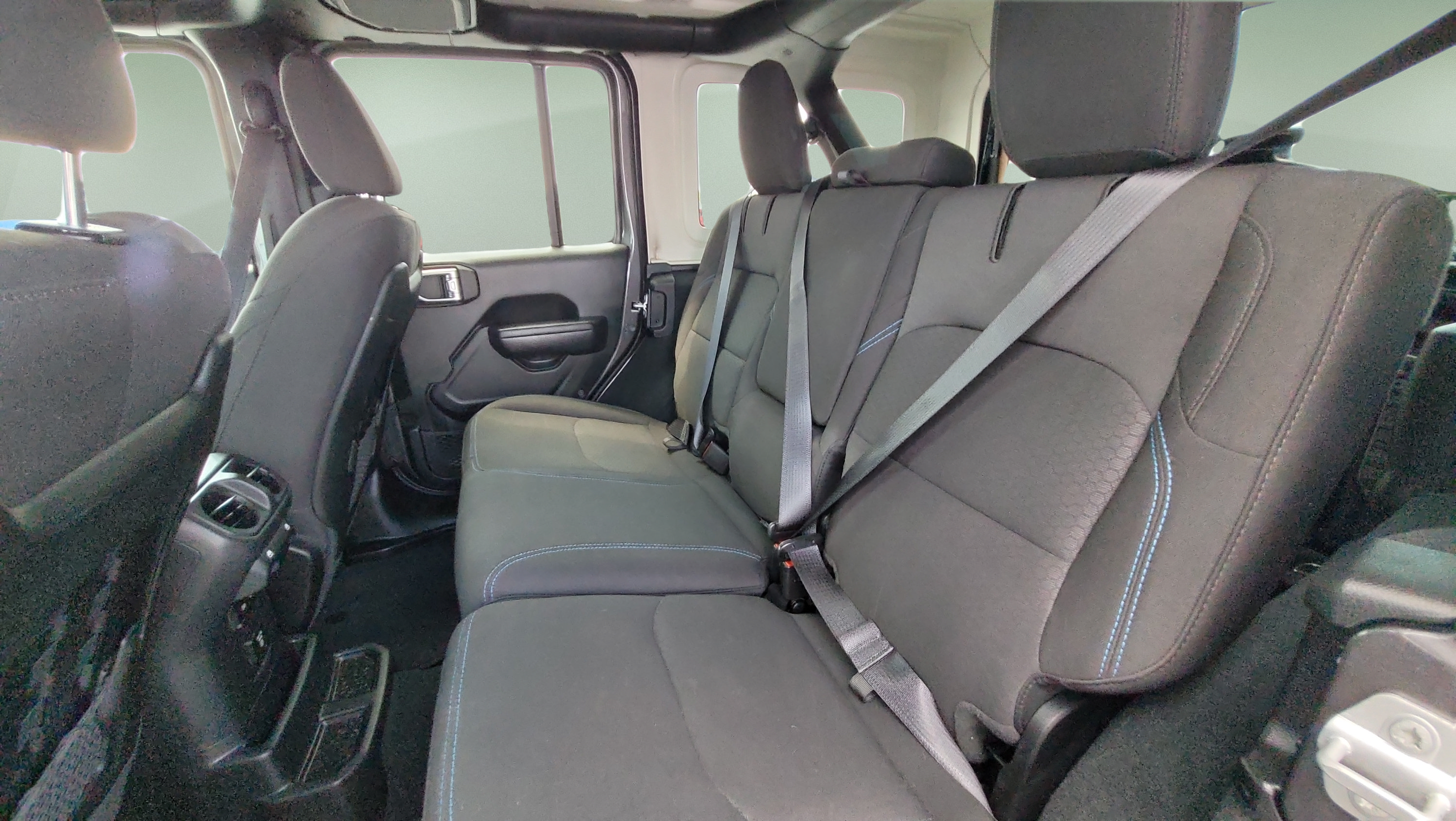 Used 2022 Jeep Wrangler Unlimited Rubicon 4xe AWD/4WD image 17